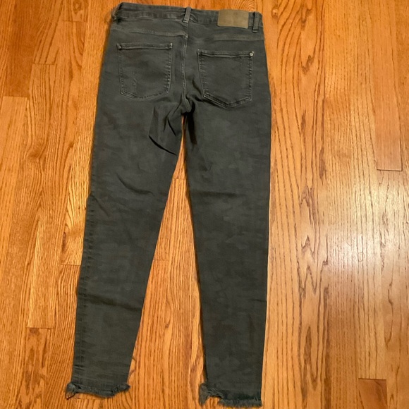 Zara Basic Denim Jeans, Faded Black, Distressed w/ Holes Raw Hem, 5-Pocket, Sz 4 - Picture 8 of 15